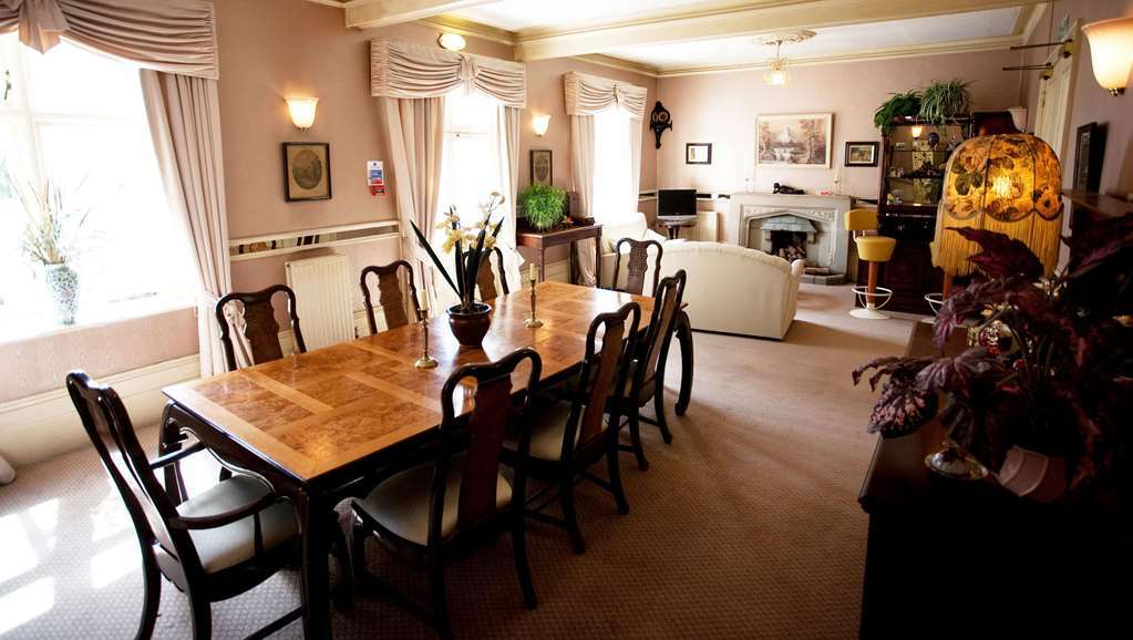 Fines Bayliwick Country House Hotel Bracknell Interior photo
