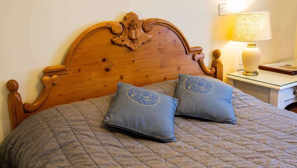 Fines Bayliwick Country House Hotel Bracknell Room photo